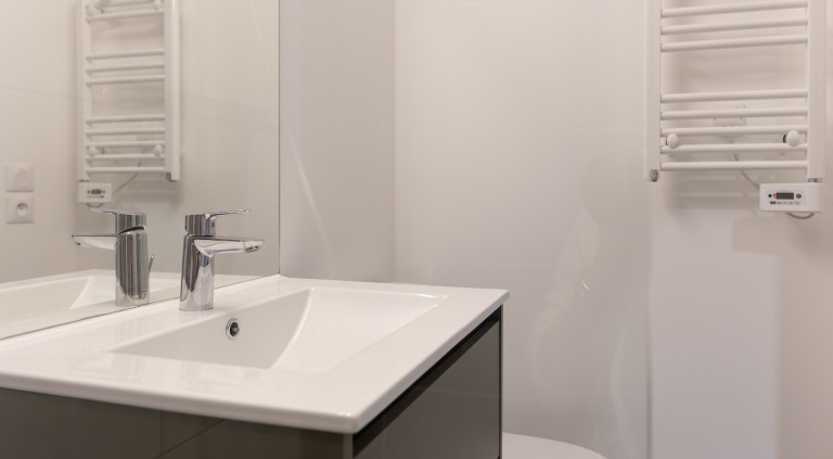 Photo d'intérieur de salle de bain